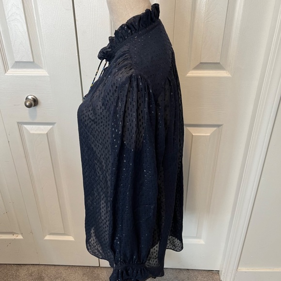 Robert Graham size L silk blend top - Picture 8 of 15